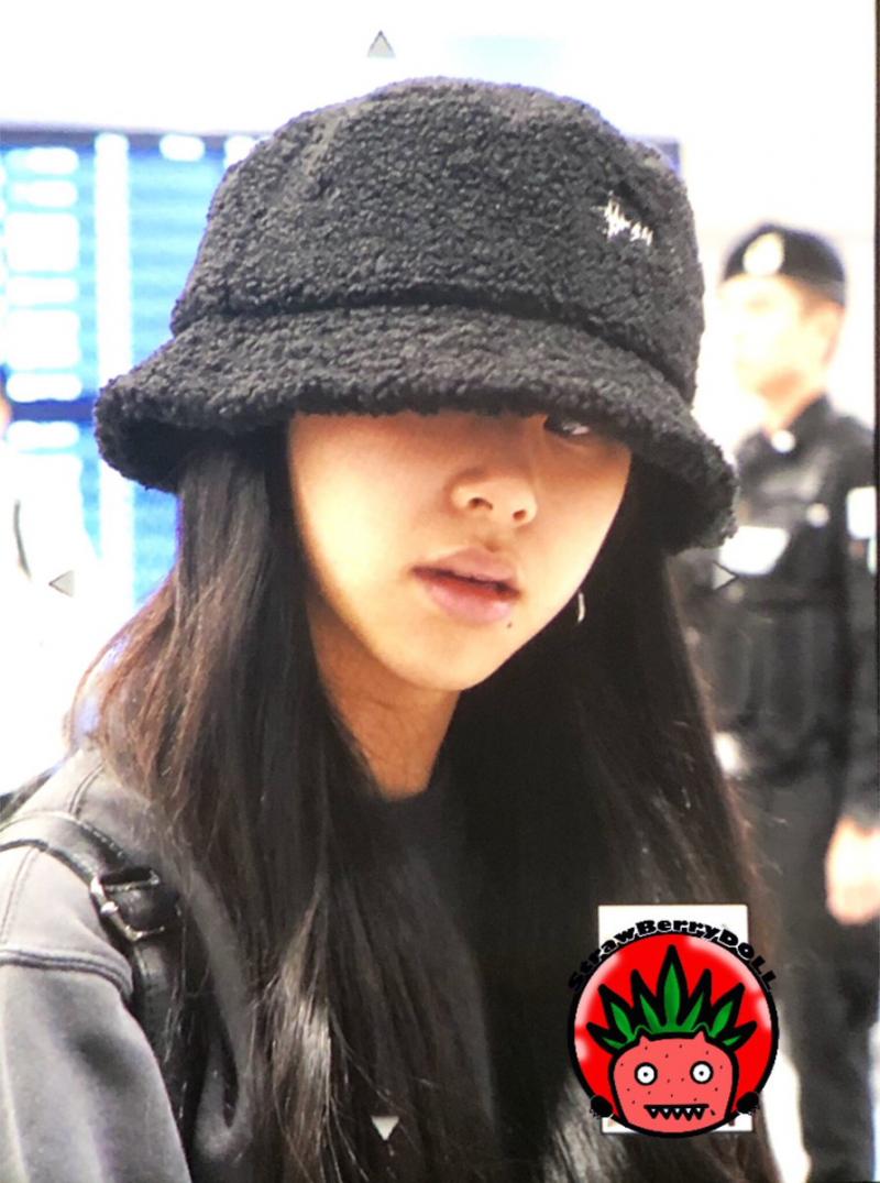 [TWICE][分享]181202 T寶們收到來自偶像IU的禮物…「iPhone+GUCCI戒指+chanel運動鞋」完