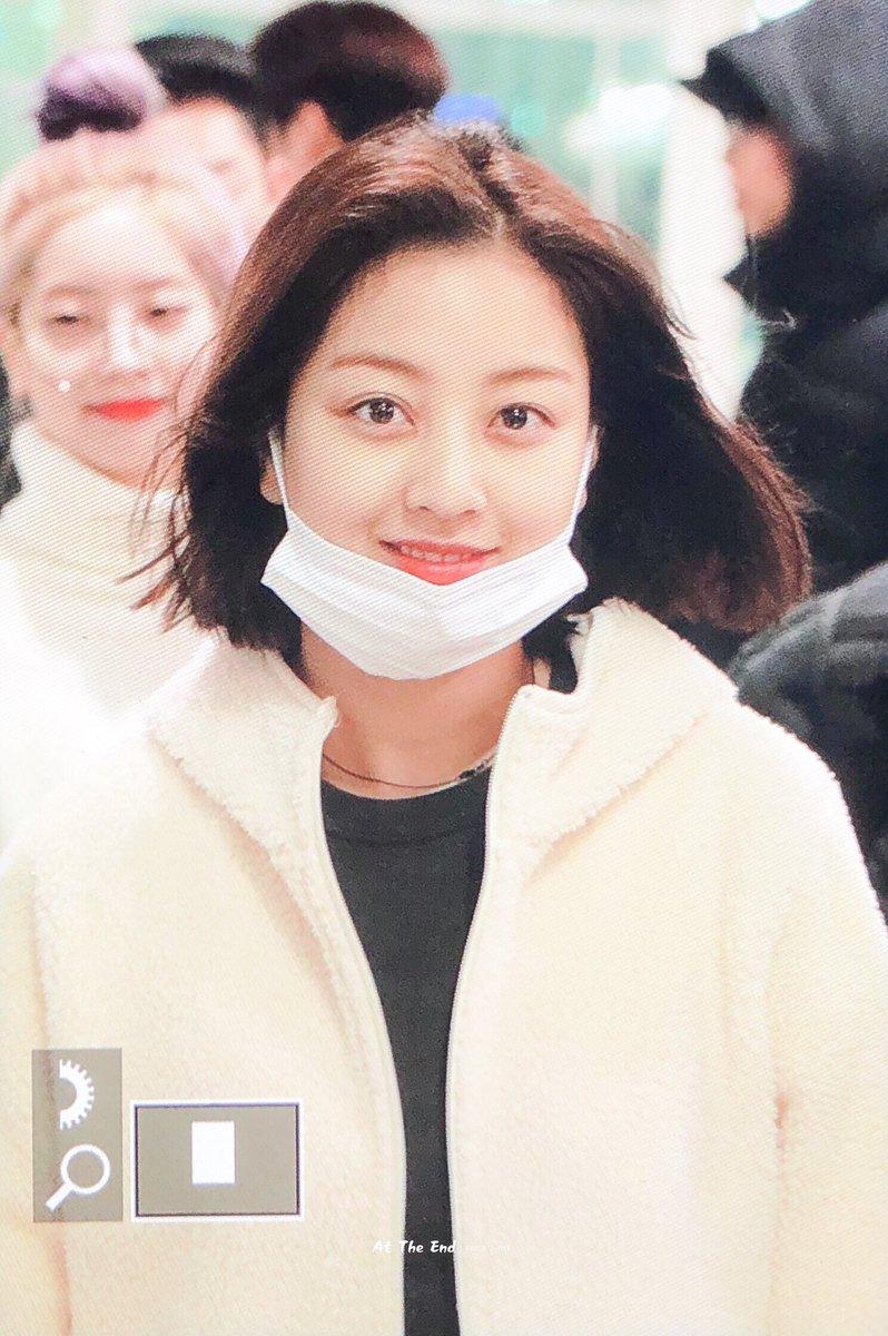 [TWICE][分享]181202 T寶們收到來自偶像IU的禮物…「iPhone+GUCCI戒指+chanel運動鞋」完