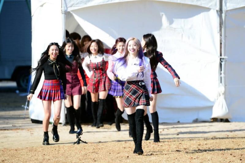 [TWICE][分享]181202 T寶們收到來自偶像IU的禮物…「iPhone+GUCCI戒指+chanel運動鞋」完