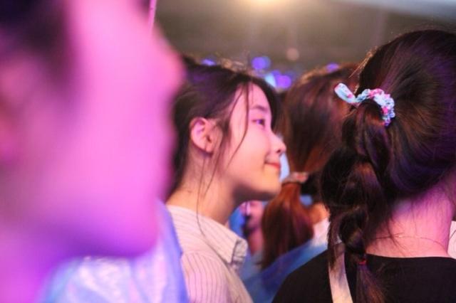 向前輩致敬！放棄Melon音樂頒獎典禮，原來IU李知恩去了這裡！