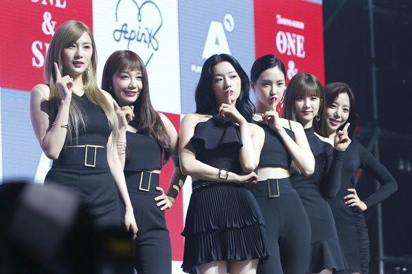 APINK榮獲Melon十大歌手獎，宣布即將回歸，屆時還會舉辦演唱會！