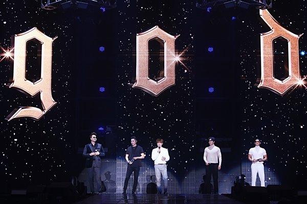 JYP出身的他們舉辦二十周年紀念演唱會，朴振英親自送上祝福！