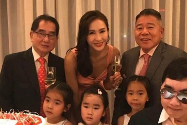 黎姿老公站起來了，跟隨老婆逛街不減速，只是褲腿寬鬆看著心酸