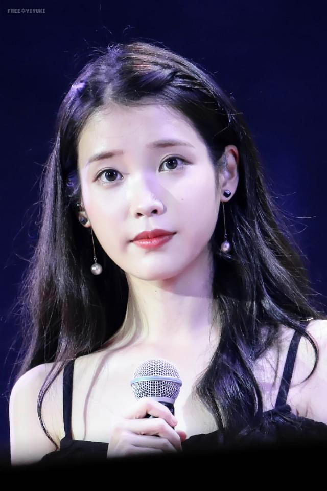 韓網pann熱議！在「IU」的演唱會上出現「鍾鉉」的歌