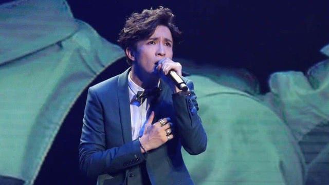 演唱會出糗：薛之謙打嗝，林俊傑消失，她被吊在半空中！