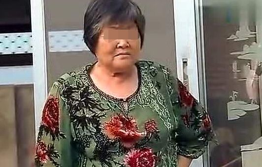 去看望女兒，女婿準備了滿桌好菜，我卻藉口去廁所，直接報了警！