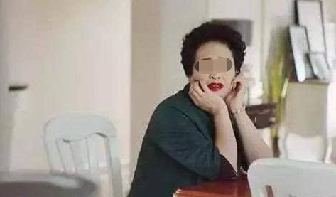 去看望女兒，女婿準備了滿桌好菜，我卻藉口去廁所，直接報了警！