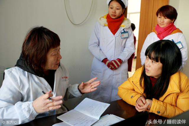 婆婆常年住我家，她生病住院弟媳給5000，我說一話，老公扇我巴掌