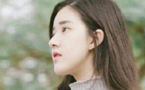 離婚時妻子不要孩子要房子，5年後偶遇前妻，孩子說1話前妻愣住