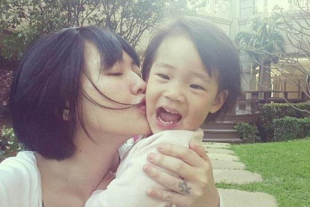 不生三胎前夫跟我離婚，一年後他來找我要女兒，我給了他一個帳本