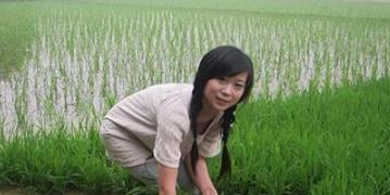 到舅家借學費，窮姐弟被罵走，種地小姑主動送錢，婚禮上卻成贏家