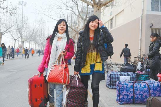 倆女兒出嫁父親各給一套房，暗示繼女要小的，繼女拒絕後才知真情