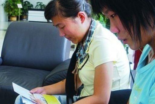倆女兒出嫁父親各給一套房，暗示繼女要小的，繼女拒絕後才知真情