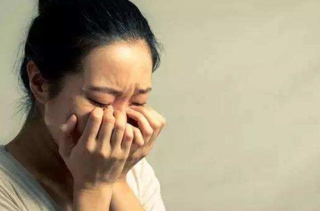「閨女，別回家，你弟媳不讓啊！」「媽，這房子可是我買的呀！」