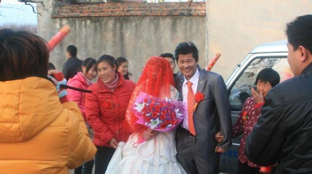 「媽，我是你兒子，你為啥把房給妹夫」，「咱媽住院你一次沒來」