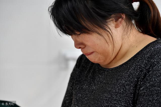 我將彩禮錢借給弟弟買車，如今他又來借錢，丈夫直說要和我離婚