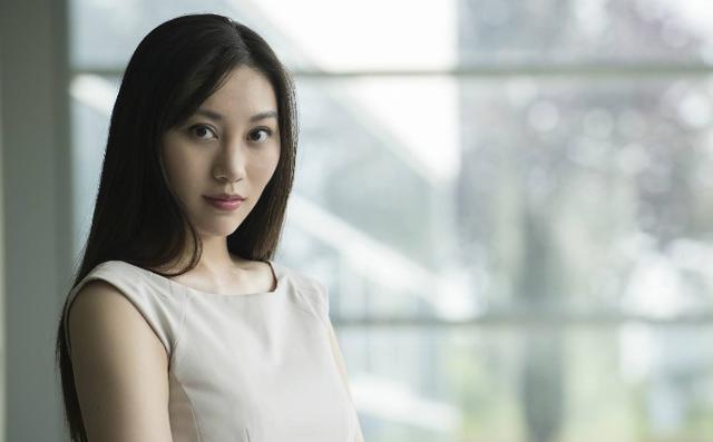 新婚當天婆婆讓我跪著敬茶，不然就不給改口費，我笑著取消了婚禮