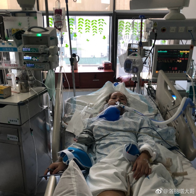 正妹主播自爆整容遭醫生「割喉」！無預警消失… 住院照太驚心 休克急送醫院 !