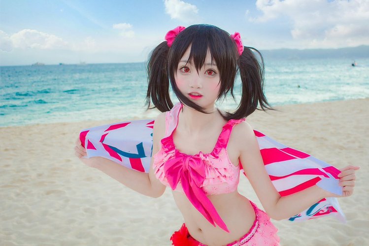 「娃娃眼蘿莉Coser」萌到讓人嫑嫑…沒想到「解開封印」所有人立刻阿阿受不了！(13P)  