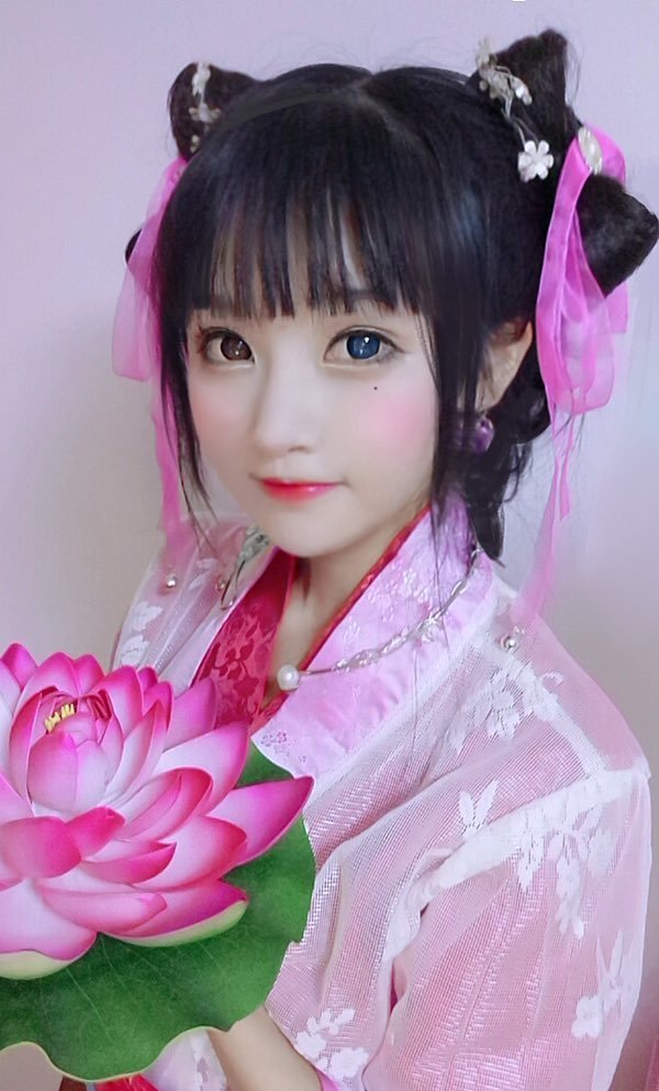 「娃娃眼蘿莉Coser」萌到讓人嫑嫑…沒想到「解開封印」所有人立刻阿阿受不了！(13P)  