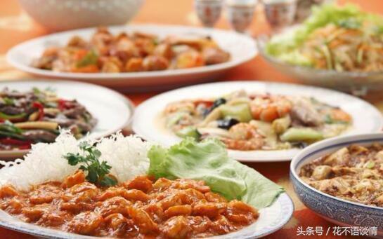 初次去見公婆，到了飯點遲遲不開飯，去廚房聽到對話，我轉身走人