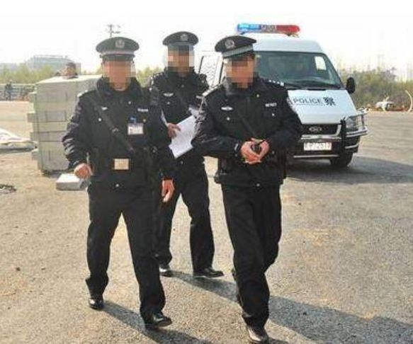 閨女每月寄9千給農村媽媽，媽媽卻看不起病，閨女回家一看報了警