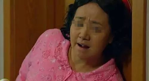 親家拆遷得4百萬，只給女兒4萬，回家打開她包，婆婆卻直接報警