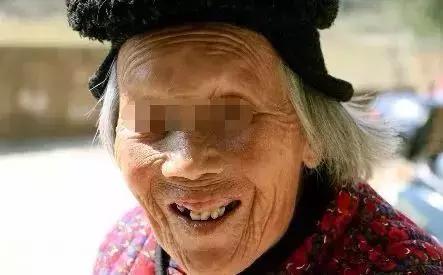 公公婆婆來家裡住了一晚，走後我收拾屋子，我決定和老公離婚！