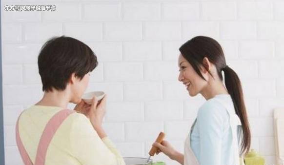 我媽和婆婆照顧我坐月子，每到飯點婆婆就出門，跟去一看我愣住了