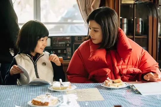 為什麼再苦再難也要自己帶孩子？兩位媽媽的做法造就了兩個孩子不同的人生