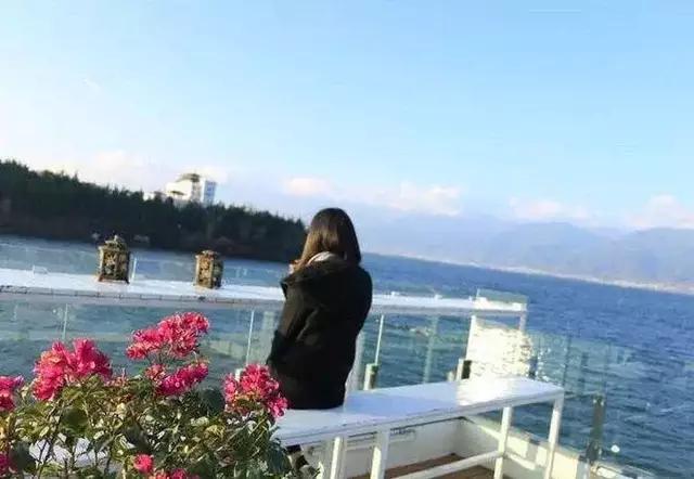 我供弟弟讀完大學，結婚時弟弟送我一張卡，查餘額時嚇得手機掉了