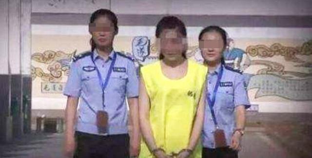 小姑子出嫁，嫂子送親，途中偷走她的陪嫁，溜公廁一看，含淚自首