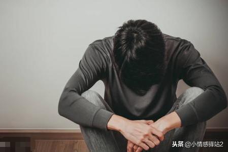 繼父辛苦供我上大學，畢業後我回去孝敬他，到家推開門我蒙了
