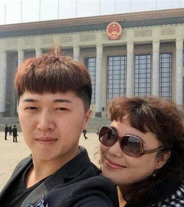 二婚戀上小15歲男生，為愛減肥卻慘遭拋棄，如今美到不可收拾