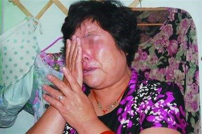 新婚第二天兒子竟死在婚房，兒媳拿回屍檢報告，一家人蒙了