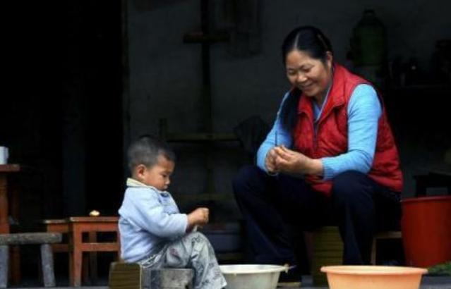 丈母娘叫我給我兒子交學費，我把錢轉過去後，第二天她全退回來了