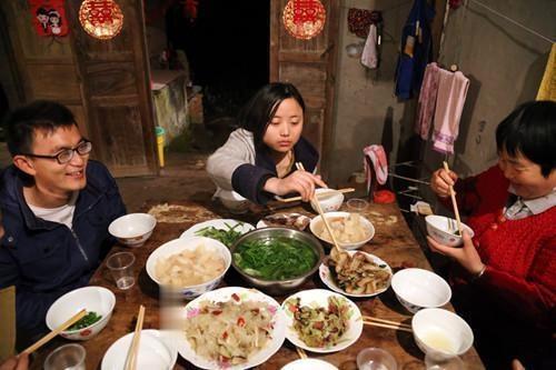 我每個月寄給爸媽1000，回家看到他們吃的飯，我決定一分不給了！