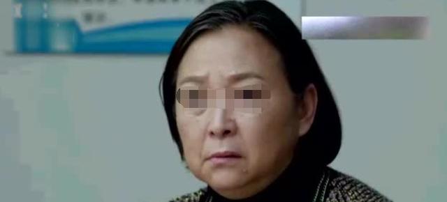 岳母住院，農村女婿送2兩豬腰，她嫌臭送清潔工，清潔工吃後報警