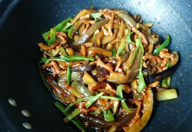 茄子的家常做法，只多這一步，不用油炸，不油膩，好吃到停不下來