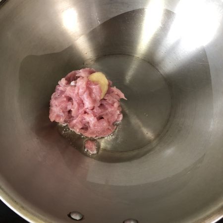 家常菜，洋蔥炒肉做法，微微甜很美味