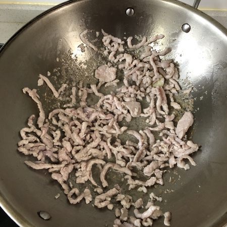 家常菜，洋蔥炒肉做法，微微甜很美味