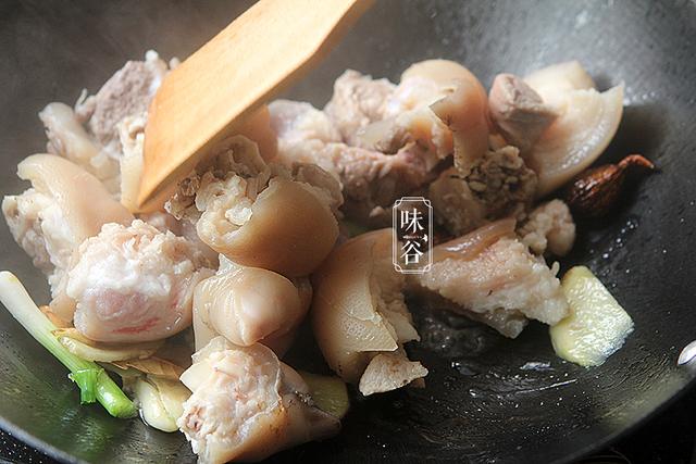 老婆就愛吃它，酥爛軟嫩，太香了，滿滿的膠原蛋白，女人吃最好！