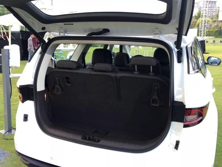 吉利嘉際/ PROTON MPV 實車曝光！內裝非常時尚精緻！ESTIMA 和 ODYSSEY 完全