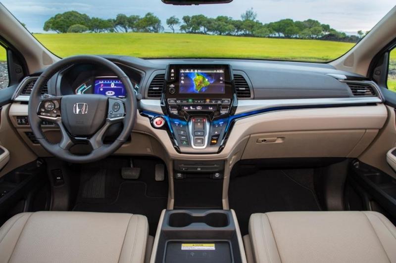吉利嘉際/ PROTON MPV 實車曝光！內裝非常時尚精緻！ESTIMA 和 ODYSSEY 完全
