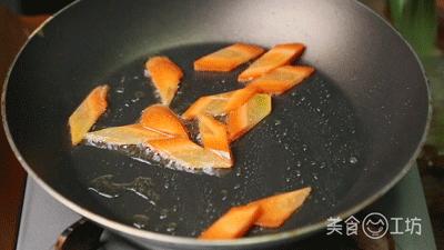 泡麵誰還泡著吃，這種奢華新吃法，好吃到逆天