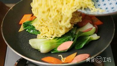 泡麵誰還泡著吃，這種奢華新吃法，好吃到逆天