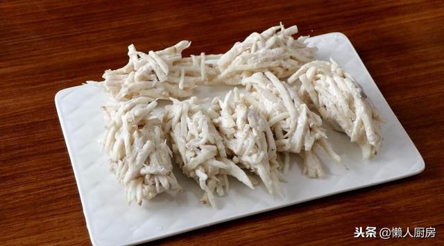 這是蓮藕和杏鮑菇的新吃法，只用雞蛋和澱粉就能做出來，酥脆可口