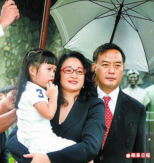 豪門少主愛上傳奇女國手！嚴凱泰認識2年就想婚　養母「霸氣8字回覆」網讚：有智慧的母親 