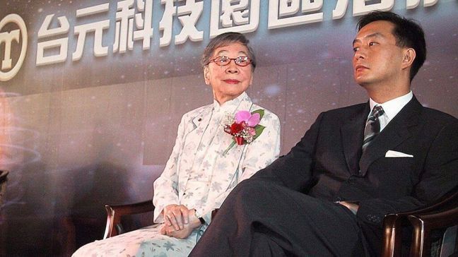 豪門少主愛上傳奇女國手！嚴凱泰認識2年就想婚　養母「霸氣8字回覆」網讚：有智慧的母親 