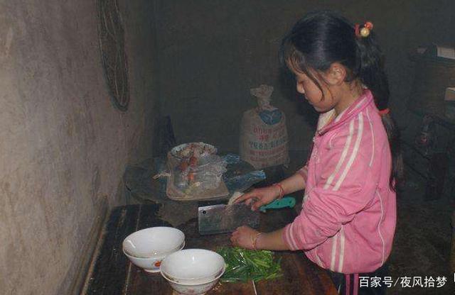 姐再嫁不帶女兒，我把外甥女養大被她接走，半夜見的人影讓我淚崩